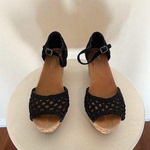 TOMS Black Stucco Woven Ankle Strap Cork Platform Wedge Suede Sandal Size 8